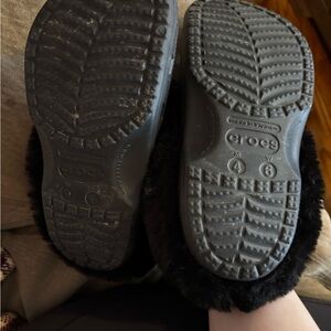 CROCS Black Plush-Lined Clogs
